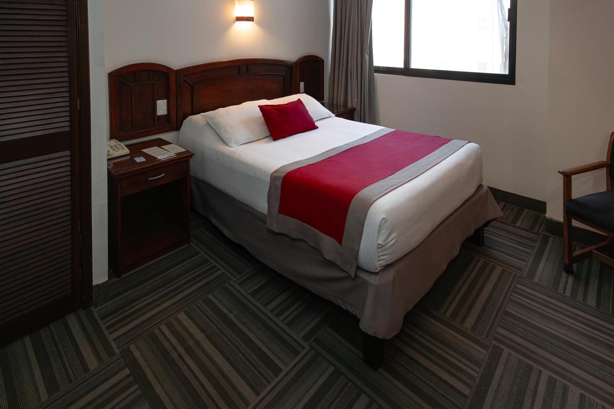 Hotel Ramada Plaza By Wyndham León